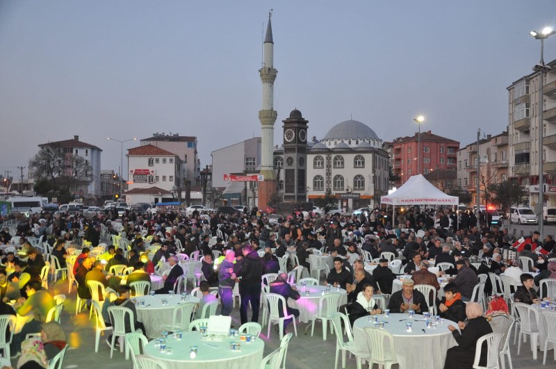 geyikkosan-agasi-hasan-asandan-maneviyat-dolu-iftar-yemegi-002.jpeg