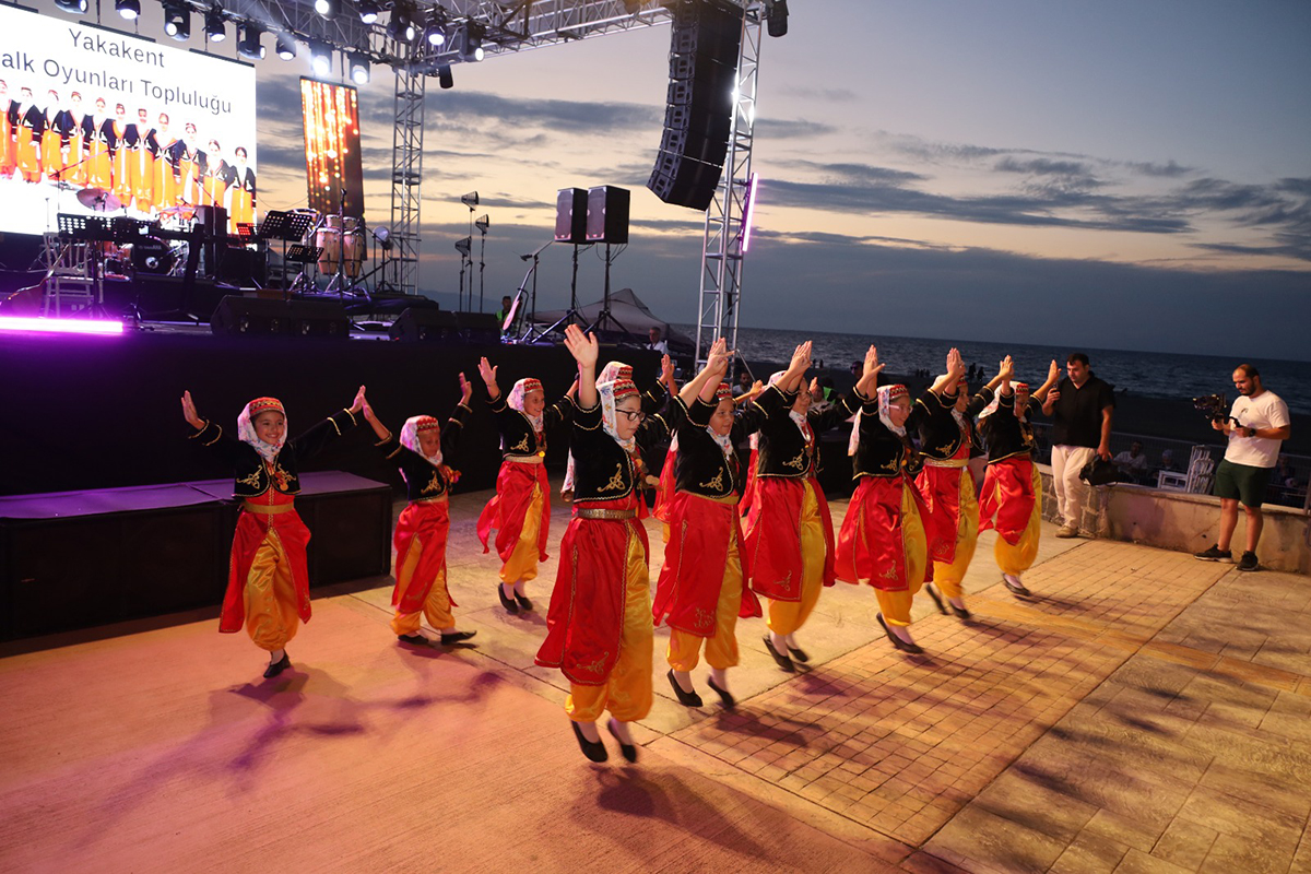 geyikkosanda-rafet-el-roman-ruzgari-25-bin-kisi-bulustu-1.jpg