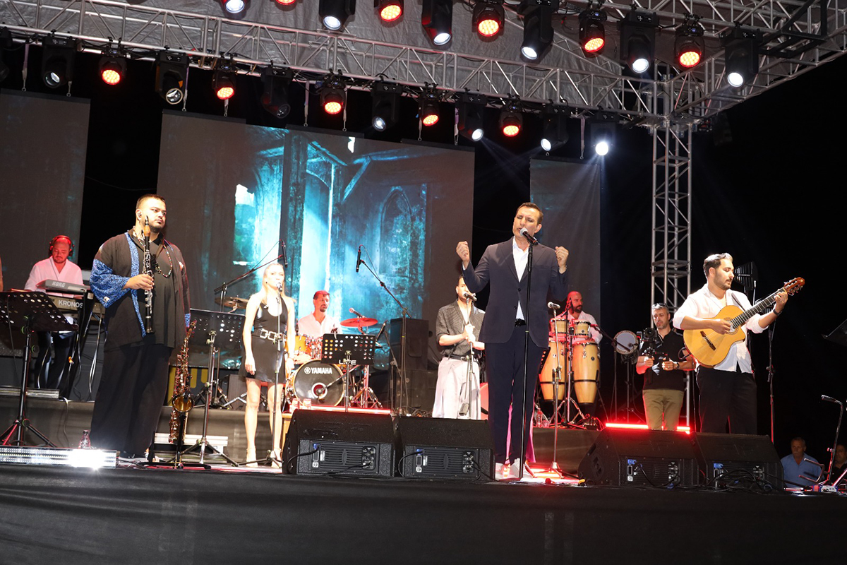 geyikkosanda-rafet-el-roman-ruzgari-25-bin-kisi-bulustu-6.jpg