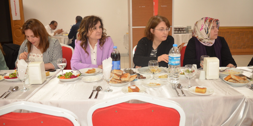 gungor-bilgisayar-uyumsoft-ortakligi-ile-bafradaki-smmmler-ile-iftar-programi-duzenlendi-14-001.png