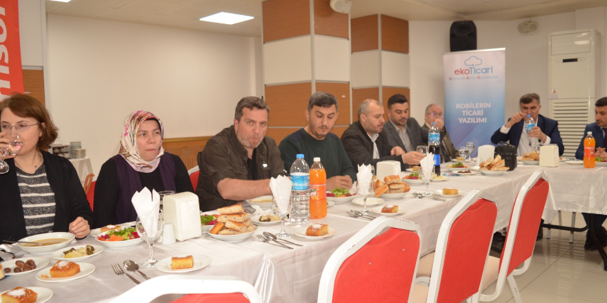 gungor-bilgisayar-uyumsoft-ortakligi-ile-bafradaki-smmmler-ile-iftar-programi-duzenlendi-9-001.png