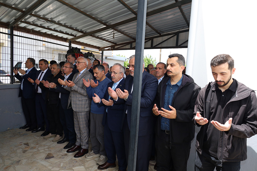 haci-bayram-ozkok-dualarla-son-yolculuguna-ugurlandi-11.jpg