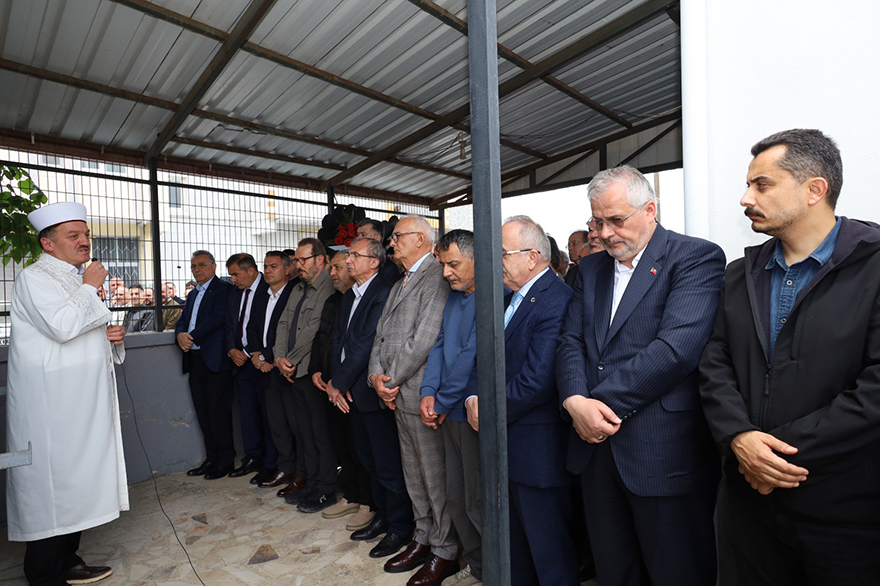 haci-bayram-ozkok-dualarla-son-yolculuguna-ugurlandi-14.jpg