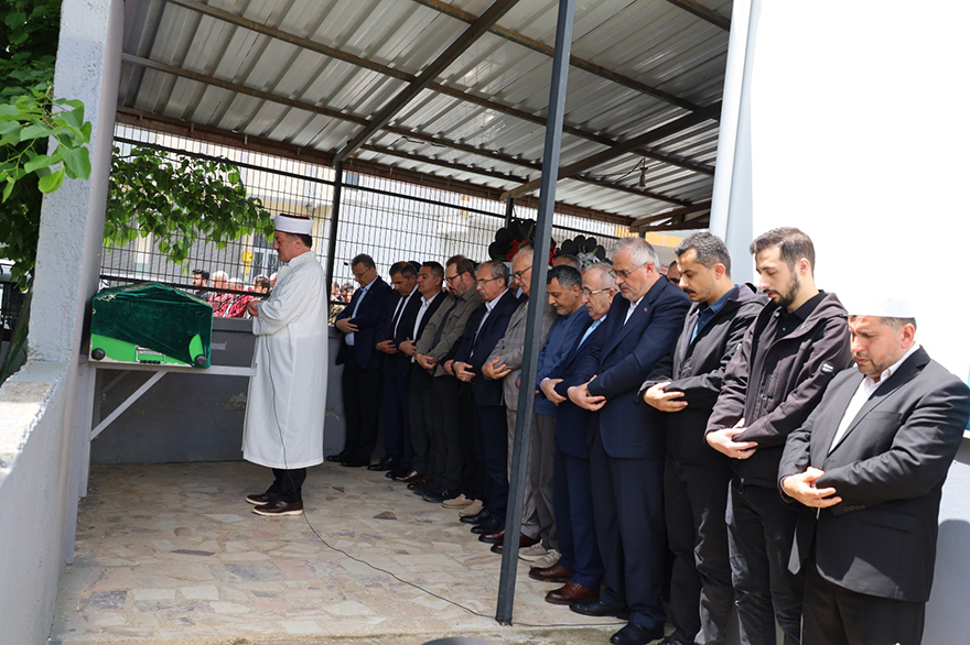 haci-bayram-ozkok-dualarla-son-yolculuguna-ugurlandi-16.jpg