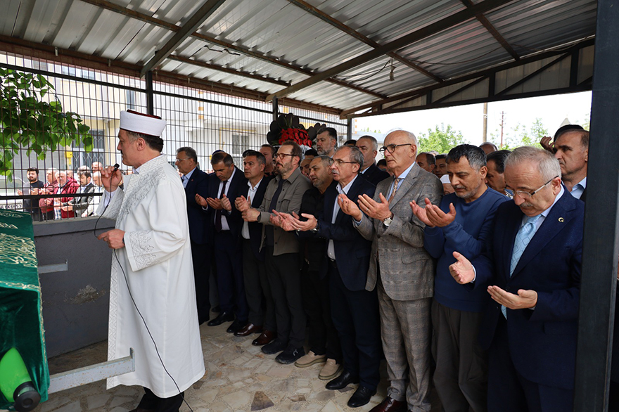 haci-bayram-ozkok-dualarla-son-yolculuguna-ugurlandi-17.jpg