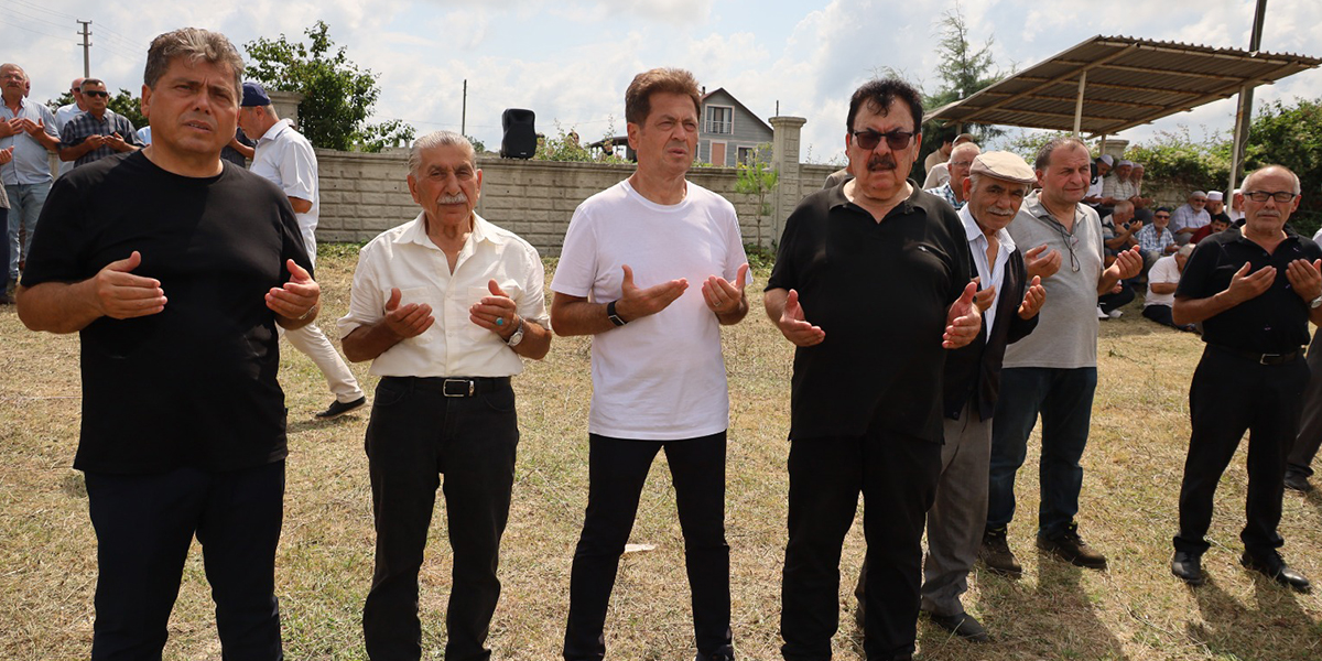 haci-sevket-asci-dualarla-defnedildi-1.jpg