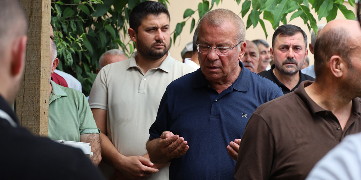 haci-sevket-asci-dualarla-defnedildi-11.jpg