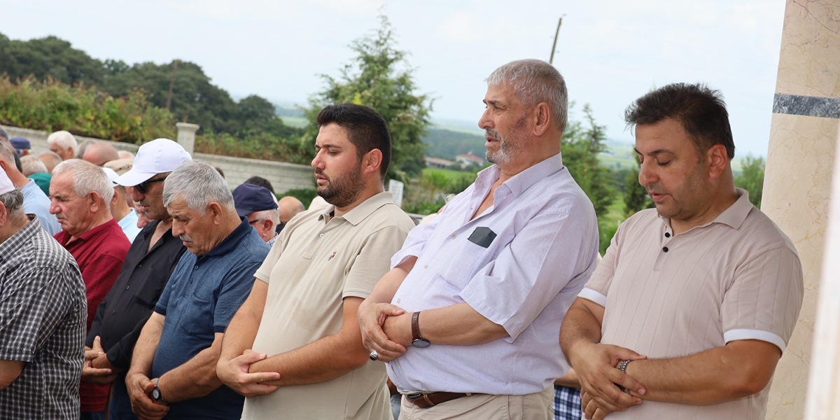 haci-sevket-asci-dualarla-defnedildi-4.jpg