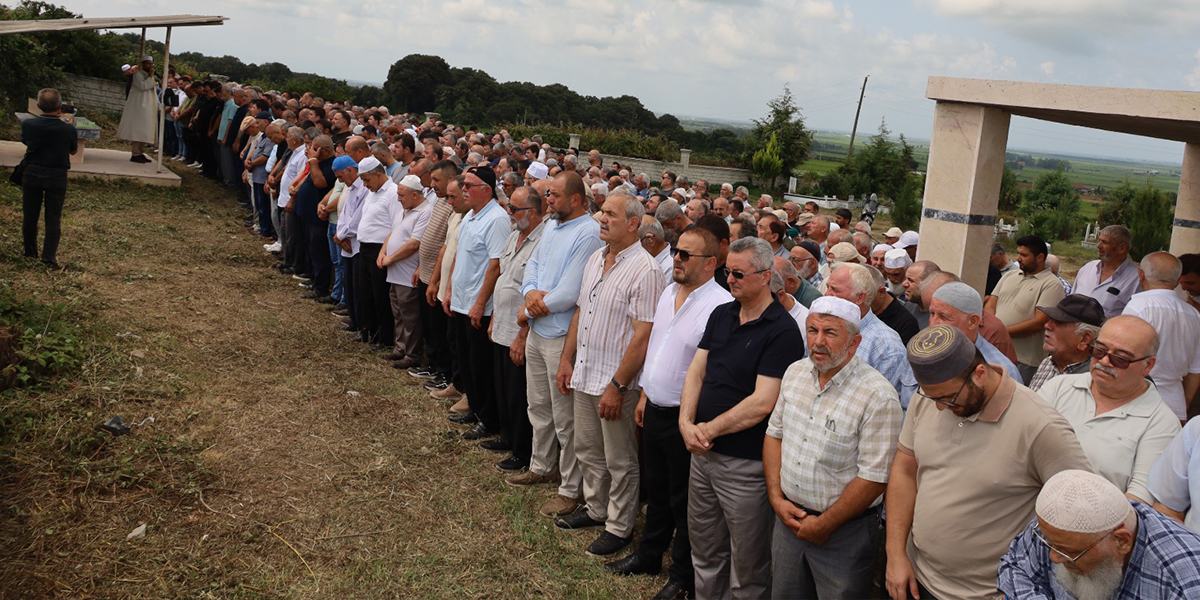 haci-sevket-asci-dualarla-defnedildi-5.jpg