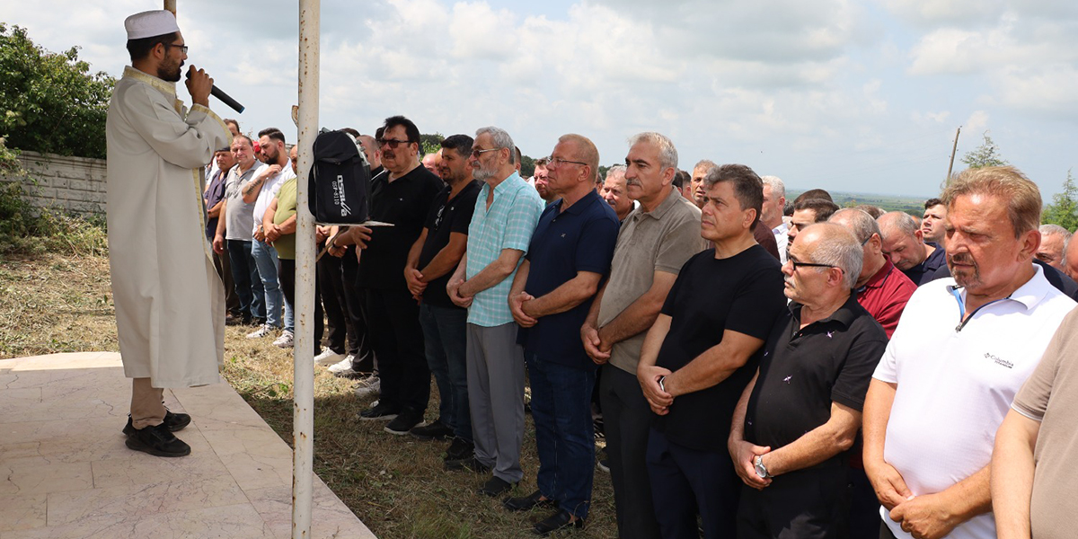 haci-sevket-asci-dualarla-defnedildi-6.jpg
