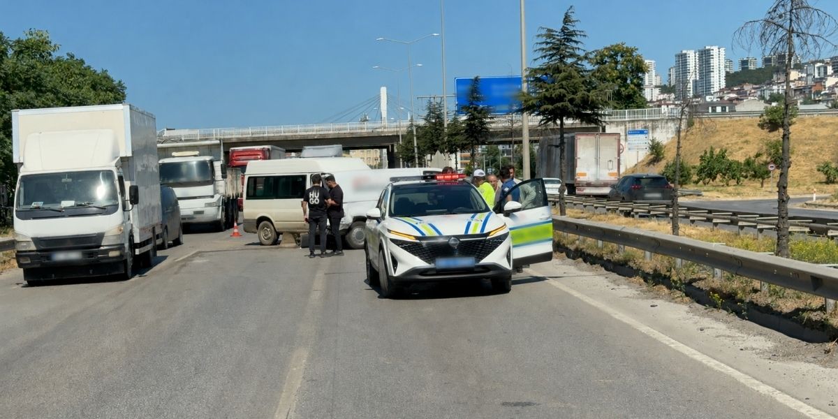 hamile-esini-hastaneye-gotururken-kazaya-karisti-3-yarali-002.jpg