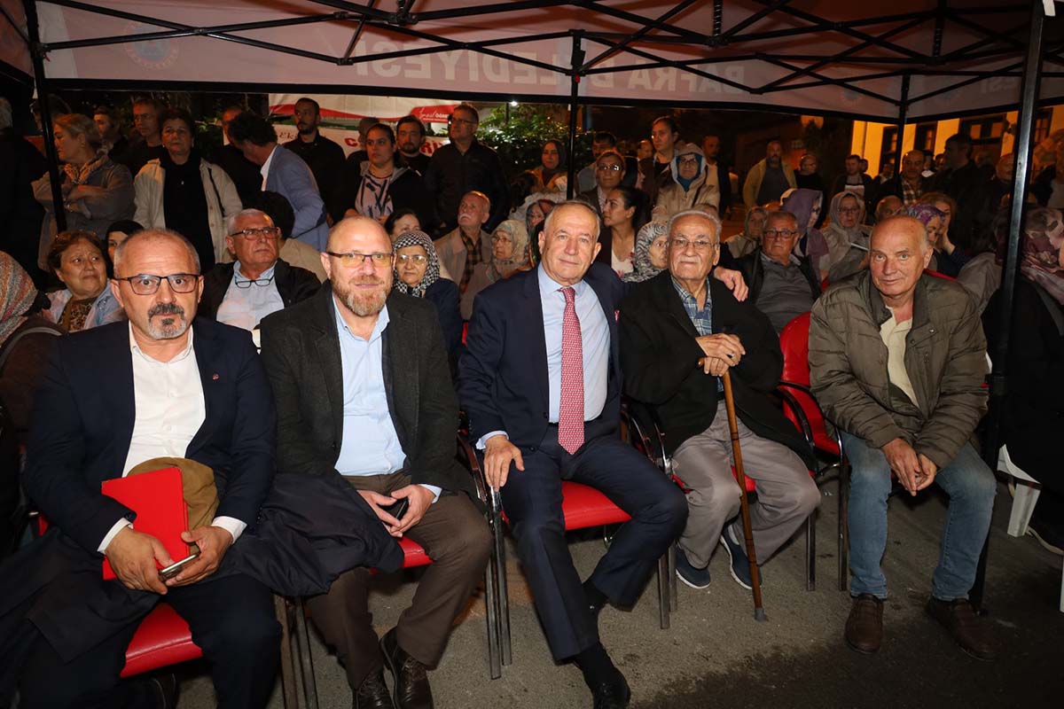 hasan-ictene-cumhuriyet-bayraminda-anlamli-plaket-005.jpeg
