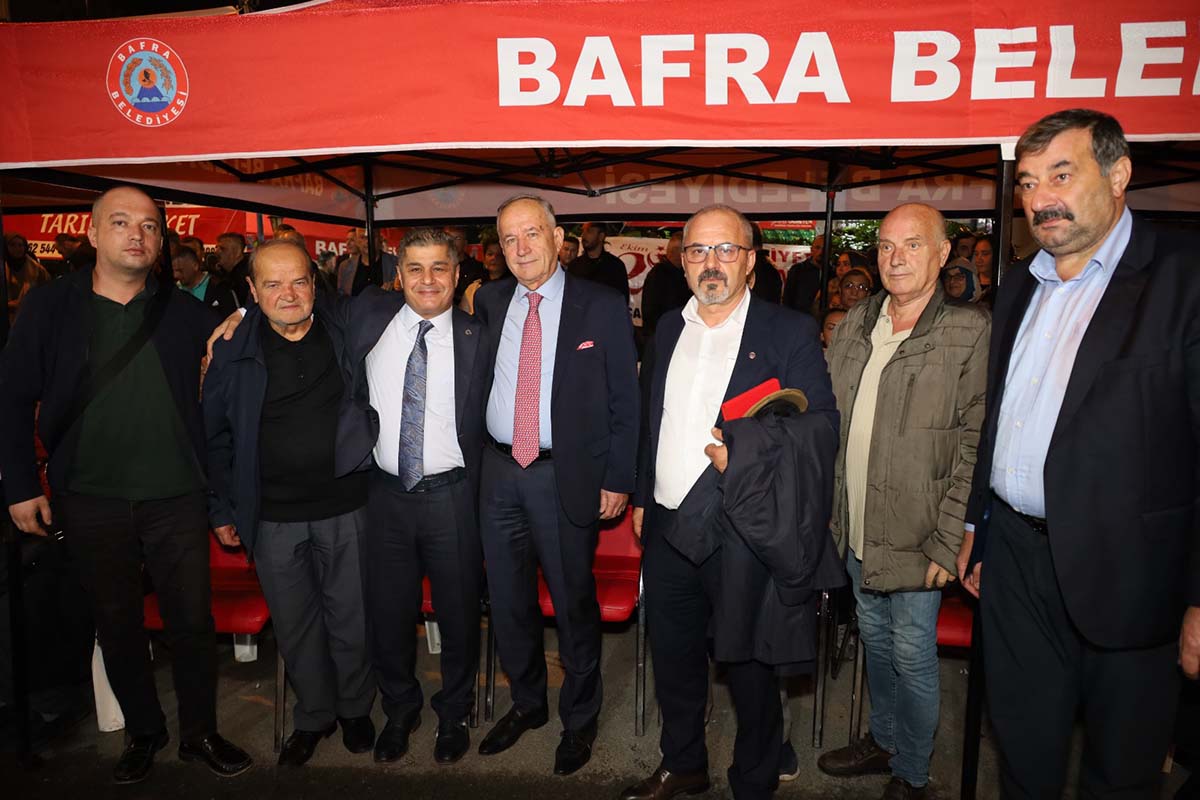 hasan-ictene-cumhuriyet-bayraminda-anlamli-plaket-006.jpeg