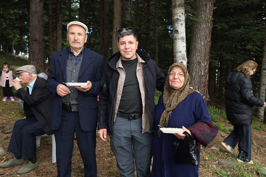 huseyin-dedenin-torunlari-geleneksel-hidrellez-senliklerini-devam-ettiriyor-10.jpeg