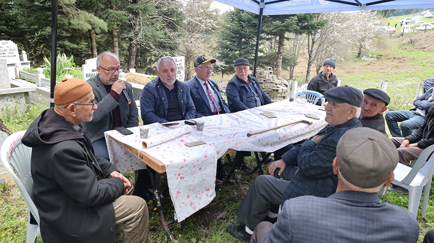 huseyin-dedenin-torunlari-geleneksel-hidrellez-senliklerini-devam-ettiriyor-2.jpeg