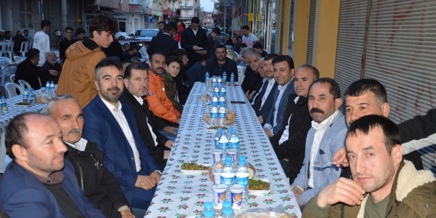 igdir-boyu-derneginin-maneviyat-dolu-iftar-yemeginde-oruclar-husu-icinde-acildi-015.png