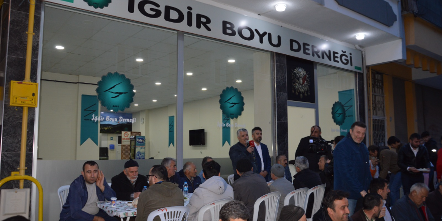 igdir-boyu-derneginin-maneviyat-dolu-iftar-yemeginde-oruclar-husu-icinde-acildi-018.png