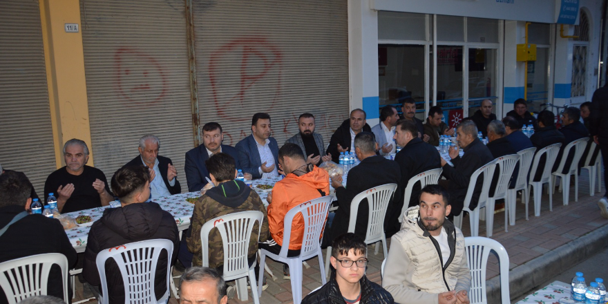 igdir-boyu-derneginin-maneviyat-dolu-iftar-yemeginde-oruclar-husu-icinde-acildi-022.png