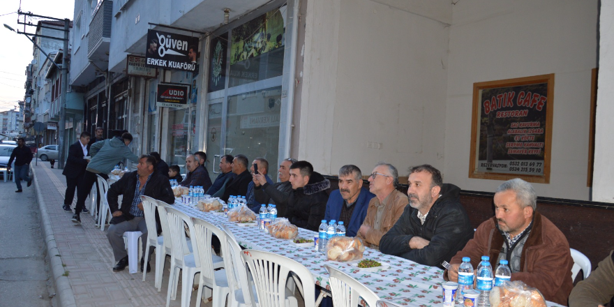 igdir-boyu-derneginin-maneviyat-dolu-iftar-yemeginde-oruclar-husu-icinde-acildi-030.png