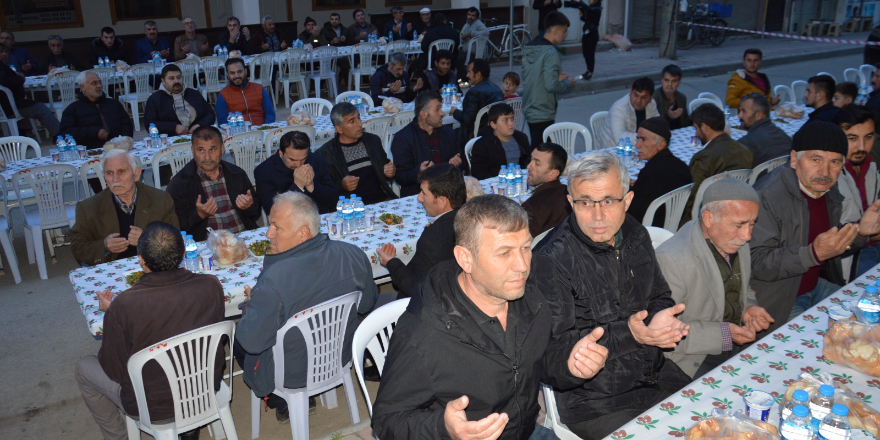 igdir-boyu-derneginin-maneviyat-dolu-iftar-yemeginde-oruclar-husu-icinde-acildi-031.png