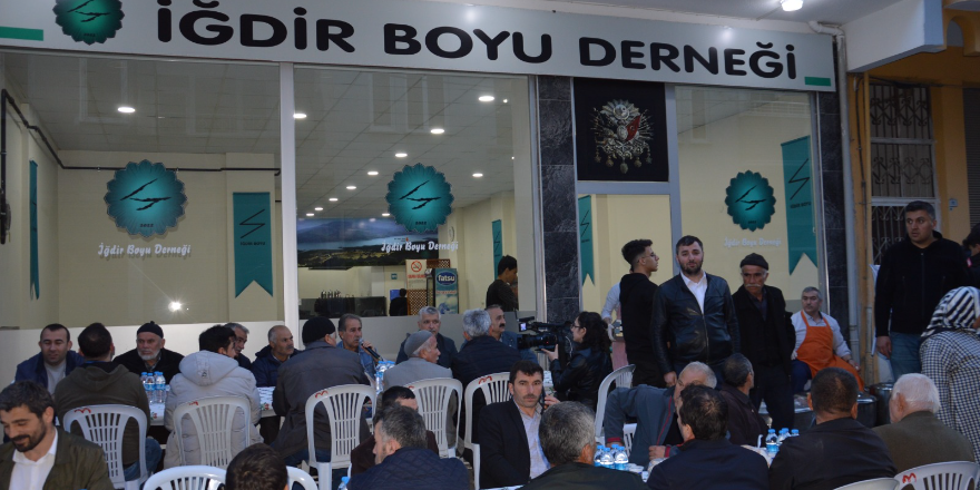 igdir-boyu-derneginin-maneviyat-dolu-iftar-yemeginde-oruclar-husu-icinde-acildi-033.png