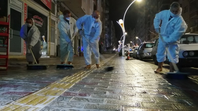 Bafra Sokakları Koronavirüs nedeni ile köpükle yıkandı