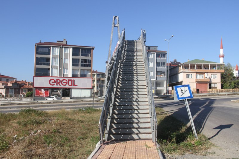 Samsun- Sinop Karayolundaki Üst Geçitler Kolaylık Değil Zorluk Çıkarıyor