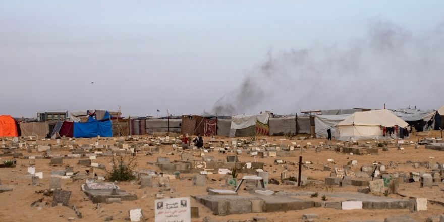 israilden-gazzeye-bayramda-saldiri-42-filistinli-hayatini-kaybetti-g.jpg