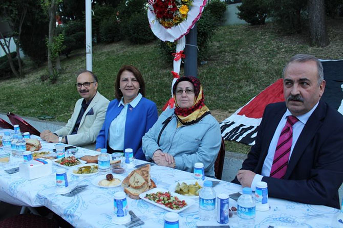 istanbulda-bafralilar-iftarda-bir-araya-geldiler-5.jpg