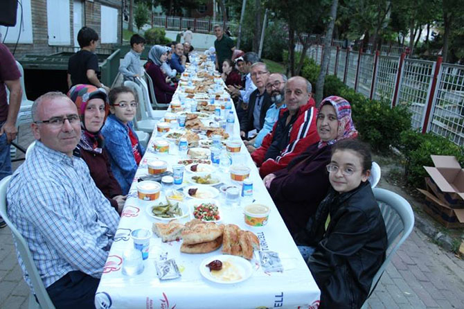 istanbulda-bafralilar-iftarda-bir-araya-geldiler-6.jpg