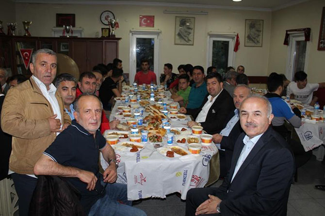 istanbulda-bafralilar-iftarda-bir-araya-geldiler-65.jpg