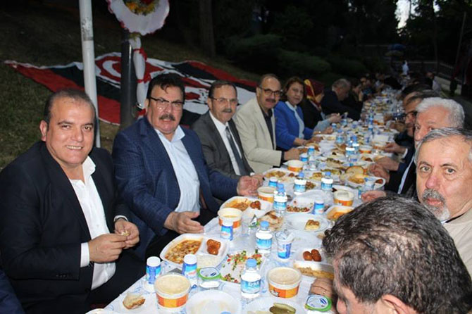 istanbulda-bafralilar-iftarda-bir-araya-geldiler-67.jpg