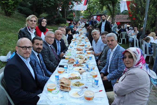 istanbulda-bafralilar-iftarda-bir-araya-geldiler-77.jpg