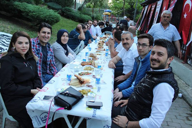 istanbulda-bafralilar-iftarda-bir-araya-geldiler-8.jpg