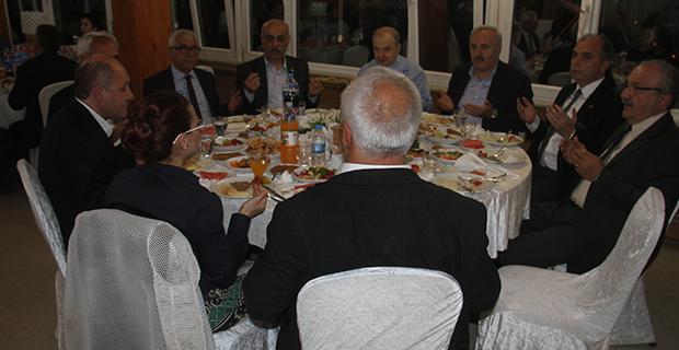 iyi-parti-ilce-teskilati-iftar-yemeginde-bulustu-11-002.jpg