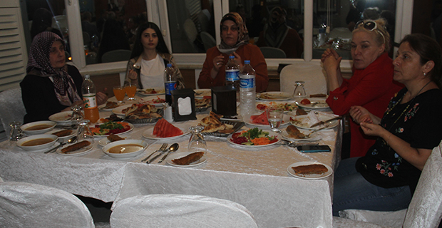 iyi-parti-ilce-teskilati-iftar-yemeginde-bulustu-7-001.jpg