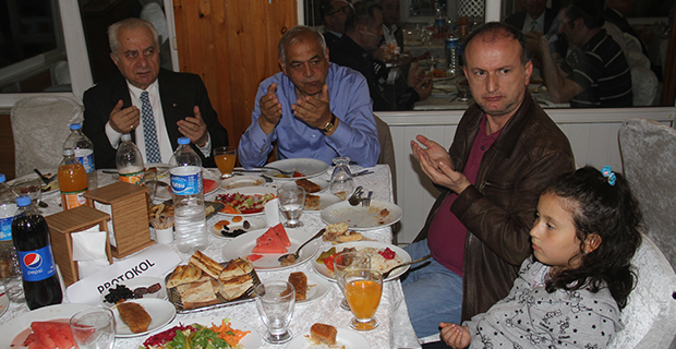 iyi-parti-ilce-teskilati-iftar-yemeginde-bulustu-9.jpg