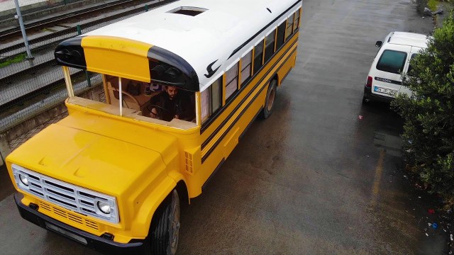 izledigi-filmden-etkilendi600-bin-tl-degerinde-okul-otobusu-yaptirdi-002.jpg