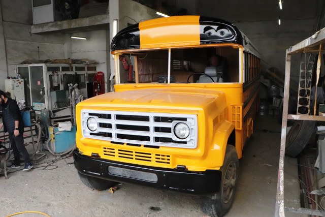 izledigi-filmden-etkilendi600-bin-tl-degerinde-okul-otobusu-yaptirdi-003.jpg