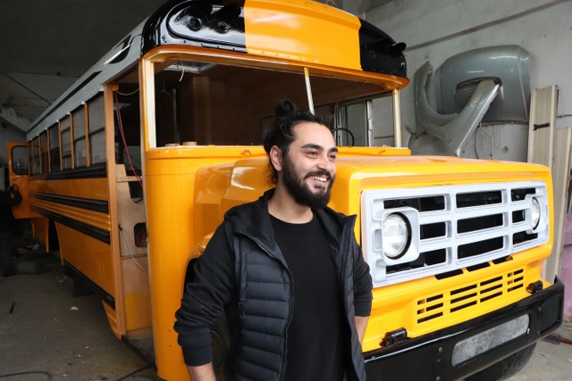 izledigi-filmden-etkilendi600-bin-tl-degerinde-okul-otobusu-yaptirdi-005.jpg
