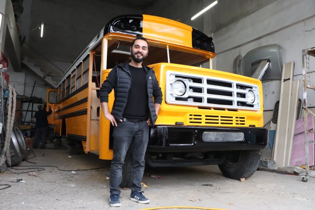 izledigi-filmden-etkilendi600-bin-tl-degerinde-okul-otobusu-yaptirdi.jpg