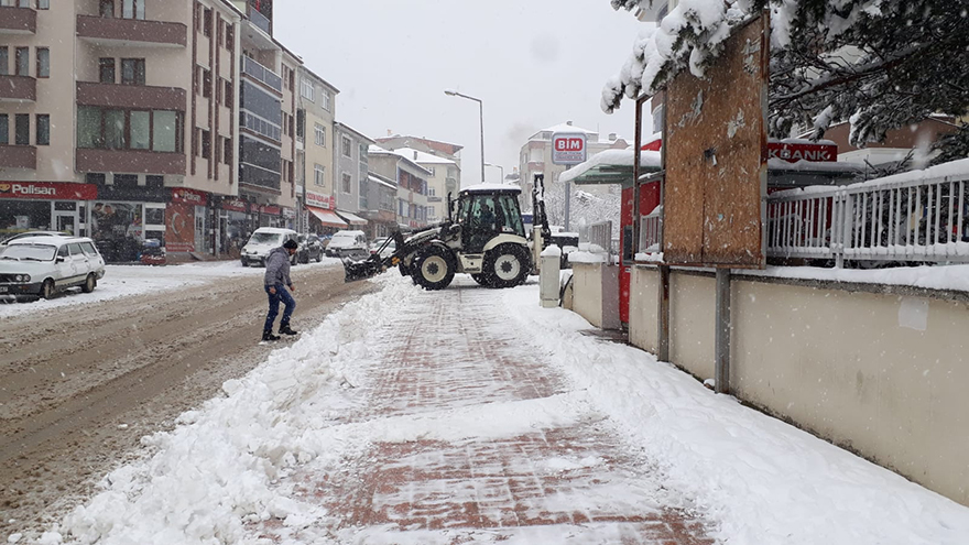 Ladik'de kar Temizleme Çalışmaları Aralıksız Devam Ediyor