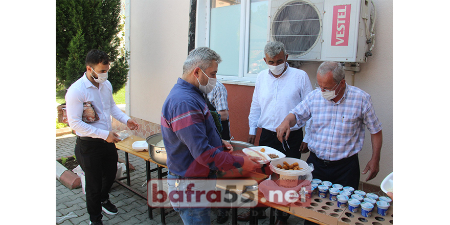 Bafra'da Cuma Namazı İçin Şükür Kurbanı Kesildi