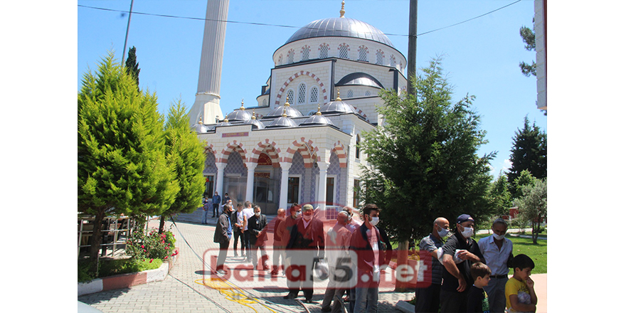 Bafra'da Cuma Namazı İçin Şükür Kurbanı Kesildi