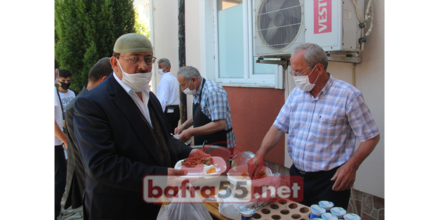 Bafra'da Cuma Namazı İçin Şükür Kurbanı Kesildi