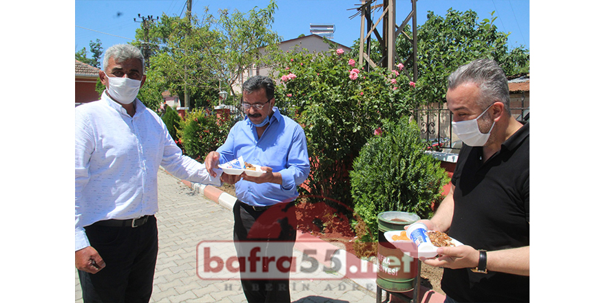 Bafra'da Cuma Namazı İçin Şükür Kurbanı Kesildi