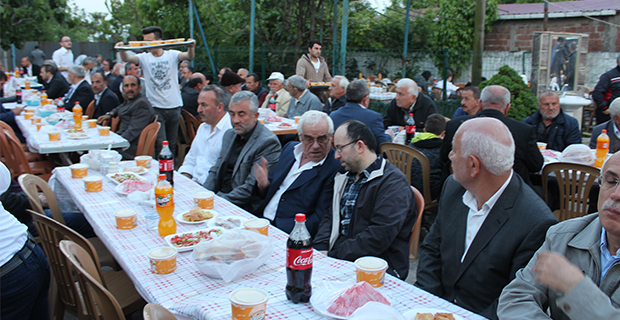 kaya-ailesinden-bafrada-anlamli-iftar-yemegi-10.jpg