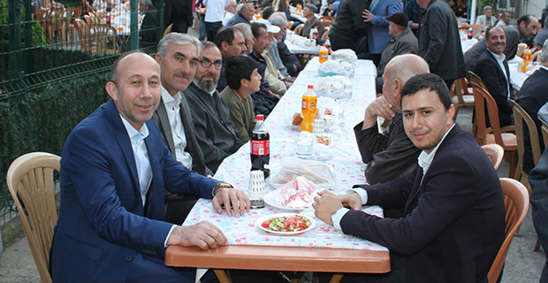 kaya-ailesinden-bafrada-anlamli-iftar-yemegi-11.jpg