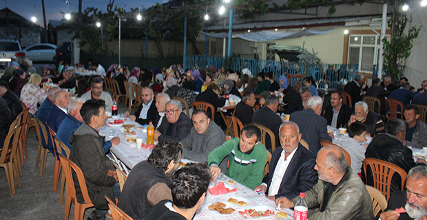 kaya-ailesinden-bafrada-anlamli-iftar-yemegi-8.jpg