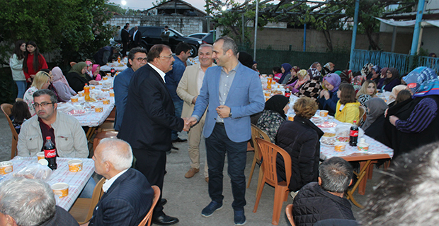 kaya-ailesinden-bafrada-anlamli-iftar-yemegi-9.jpg